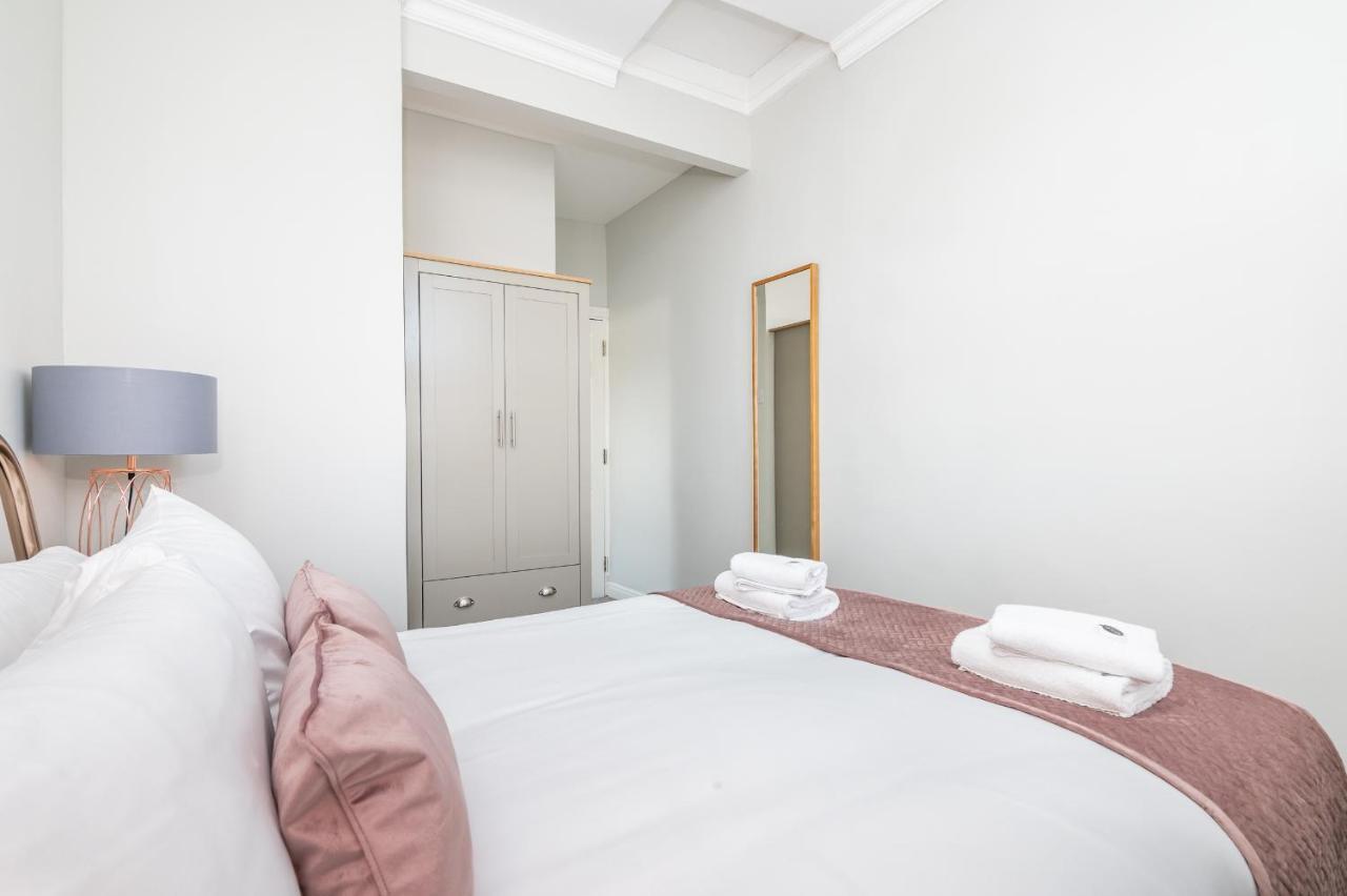 Elegant And Modern 5 Bed House I Pass The Keys Villa ยอร์ค ภายนอก รูปภาพ
